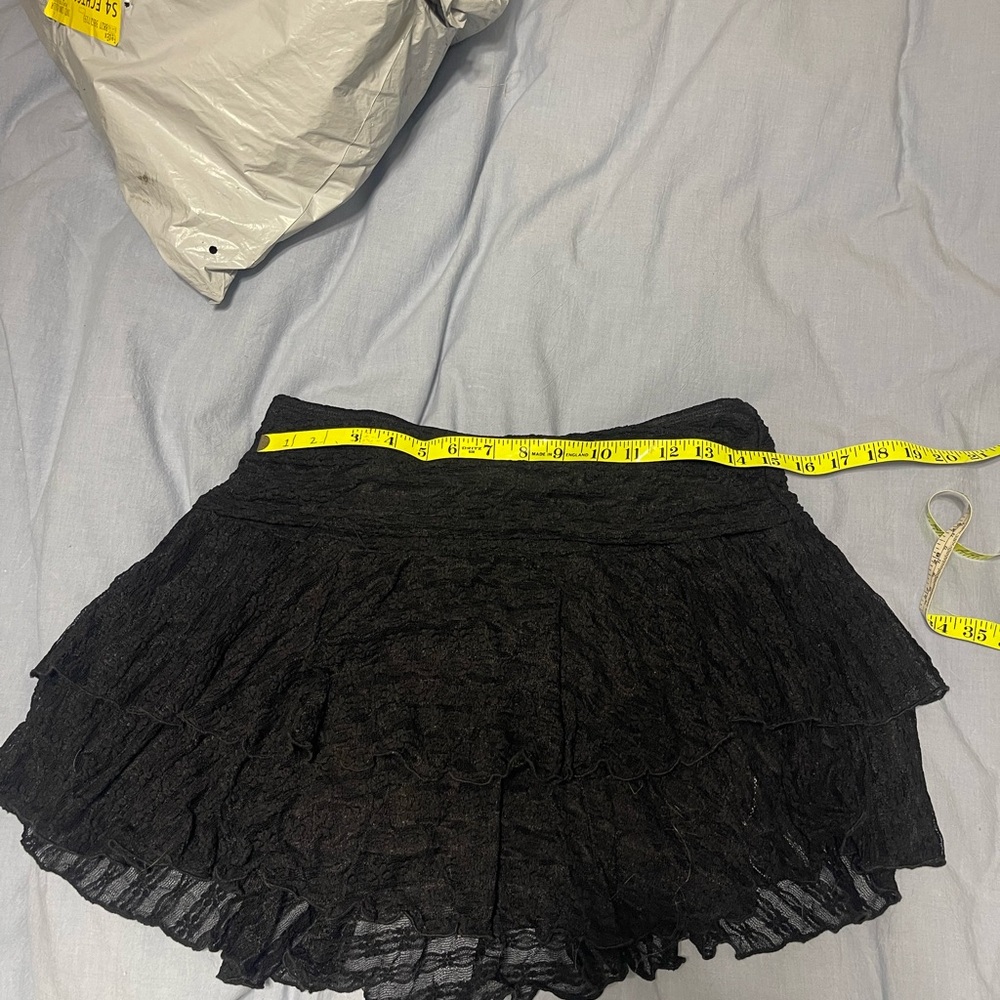 Black Ruched Ruffle Layered Mesh Mini Skirt - Picture 2 of 4